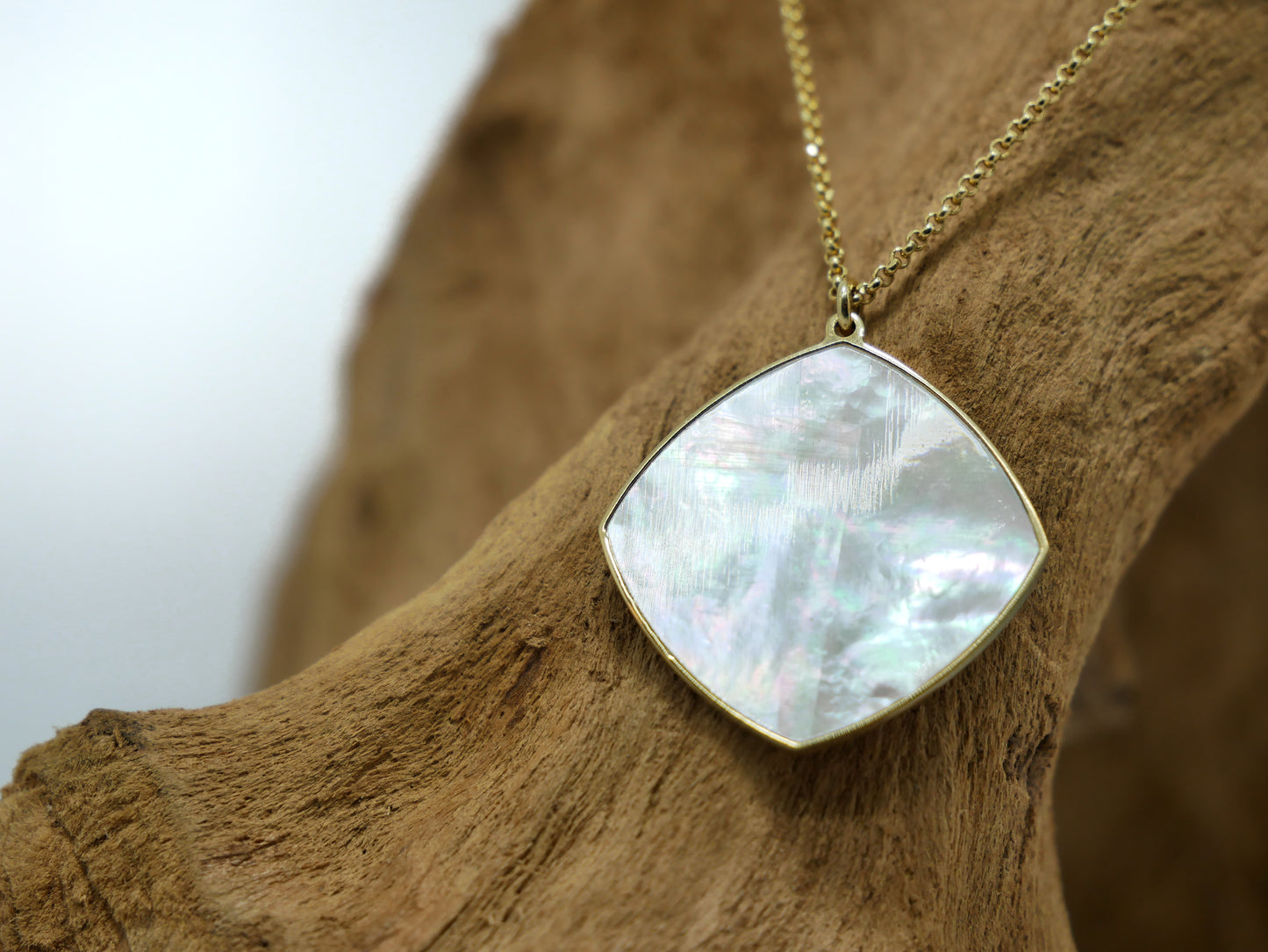 Collana in argento con madreperla