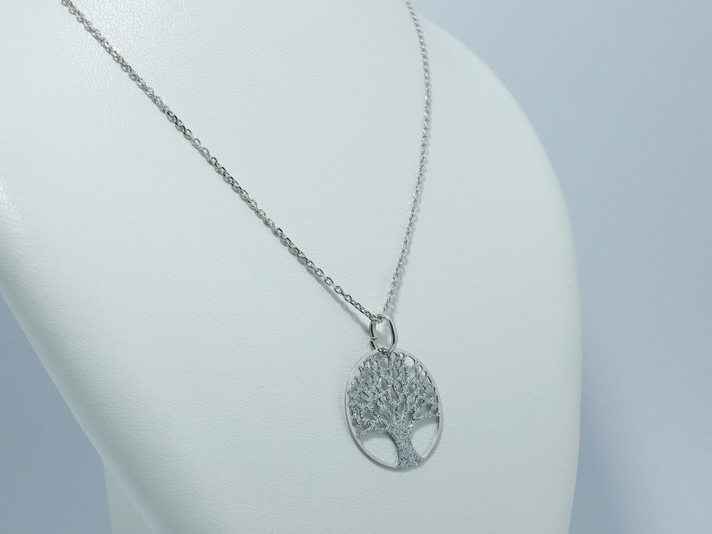 Collana in argento con albero della vita