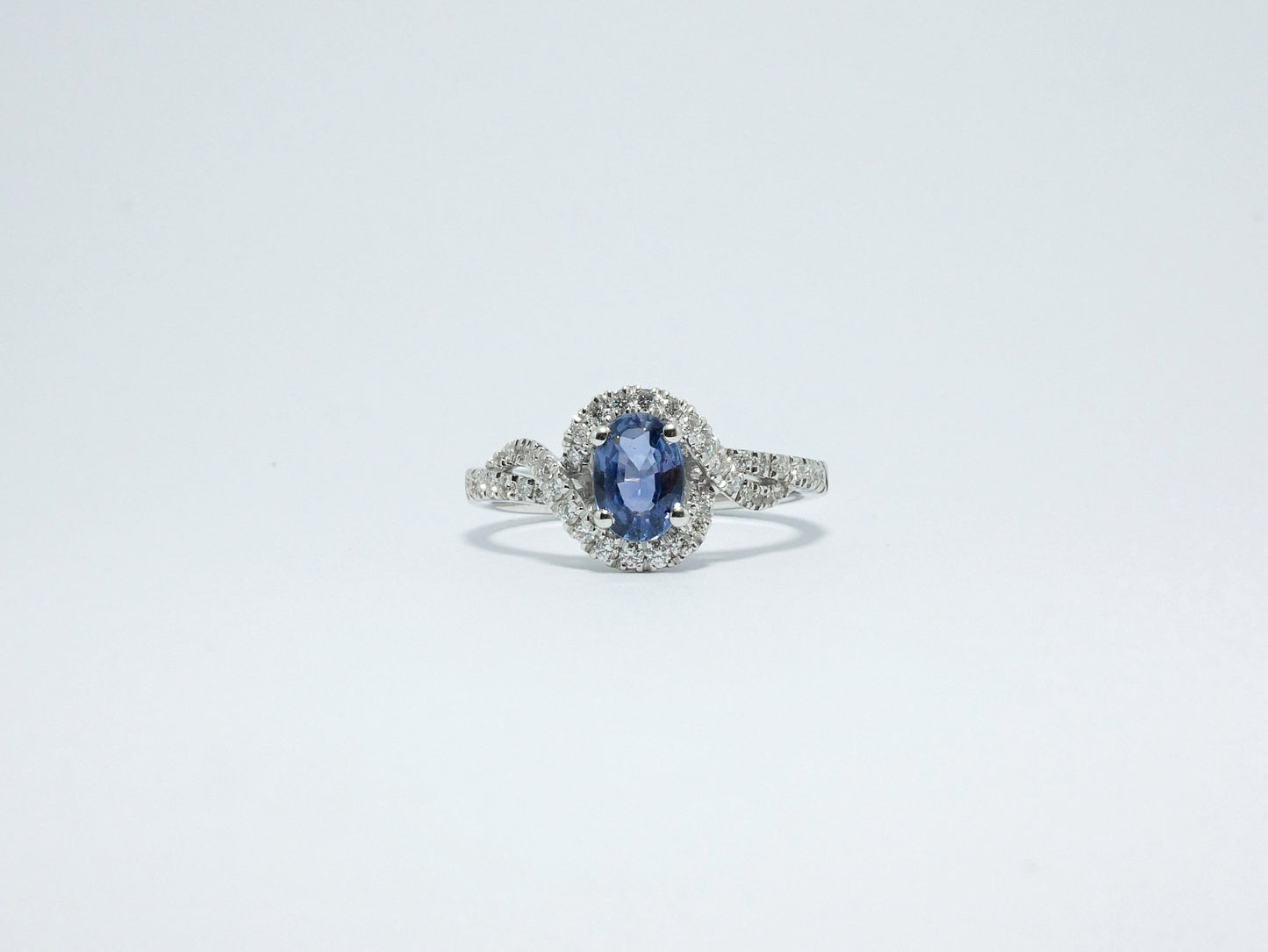 Anello con tanzanite e diamanti