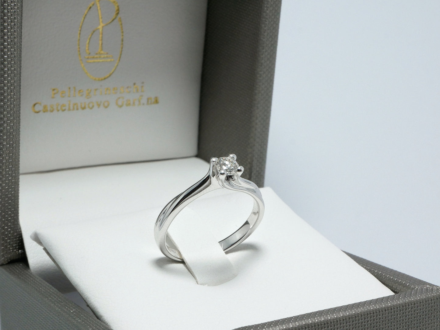 Anello solitario valentino