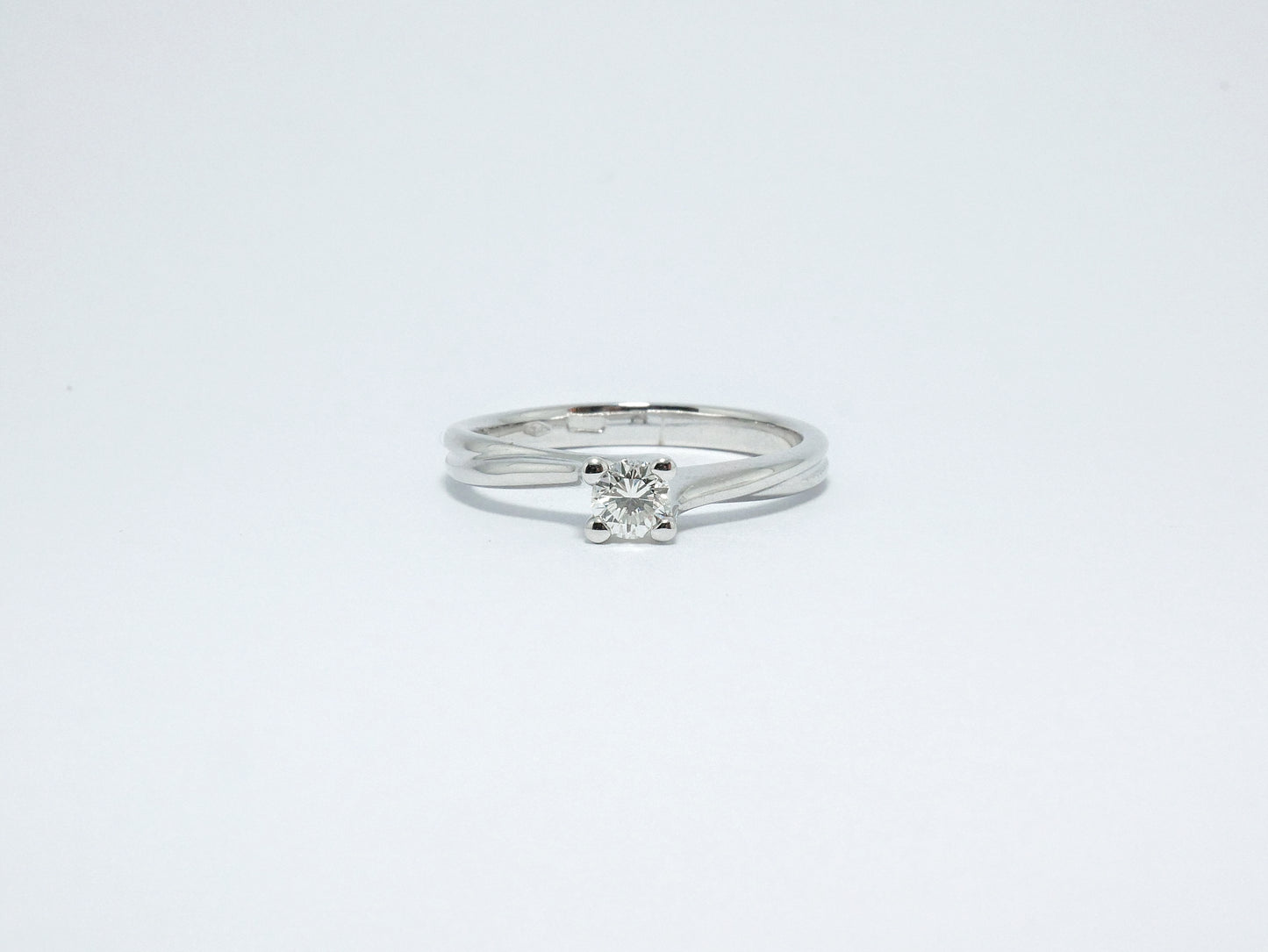 Anello solitario valentino