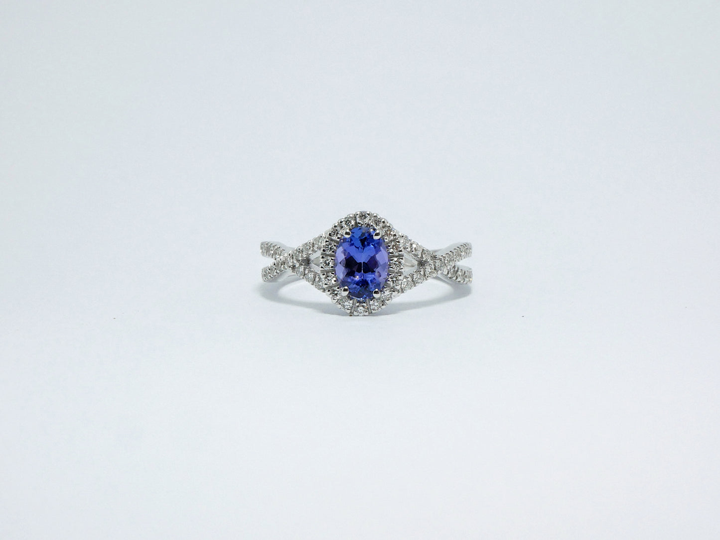 Anello con tanzanite e diamanti