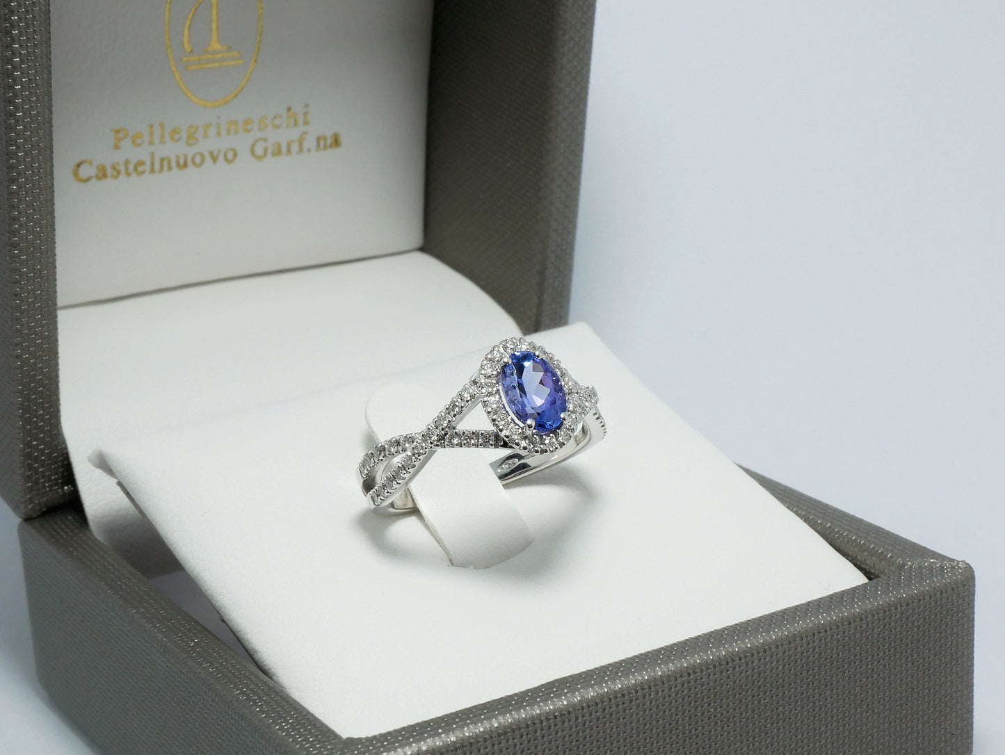 Anello con tanzanite e diamanti