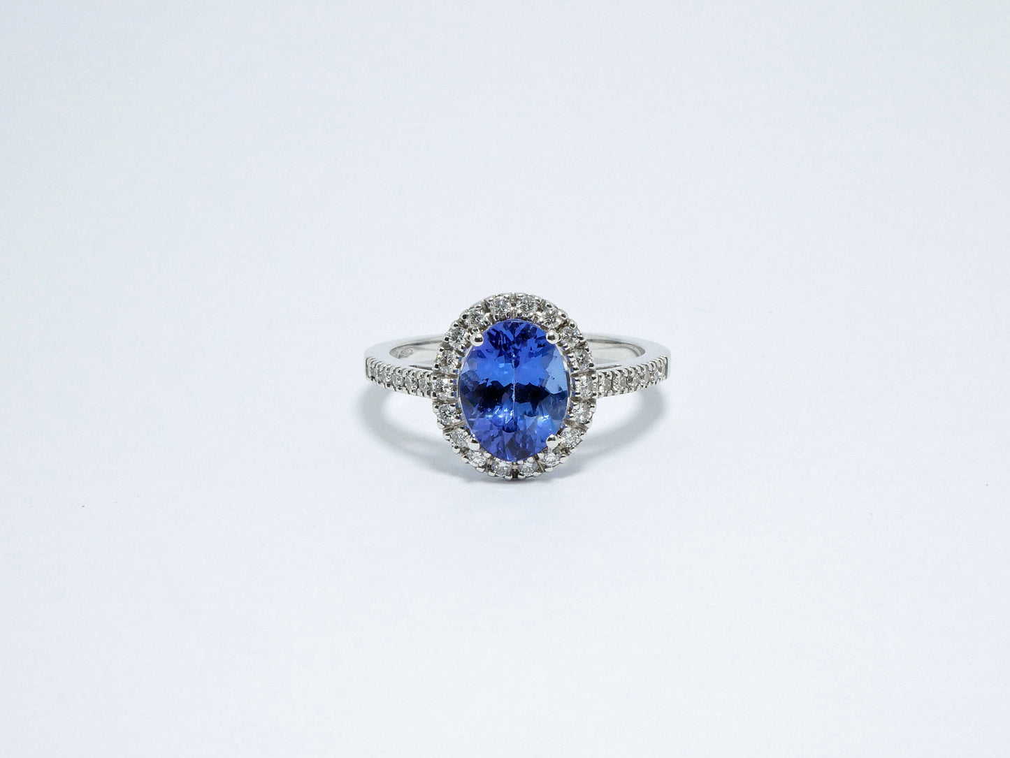 Anello con tanzanite e diamanti