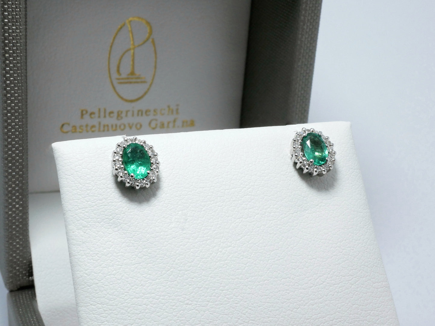 Orecchini con smeraldo e diamanti