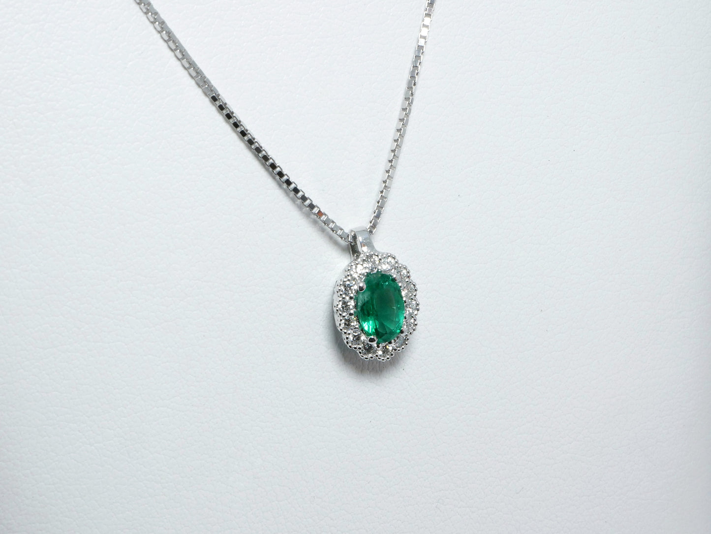 Girocollo con smeraldo e diamanti
