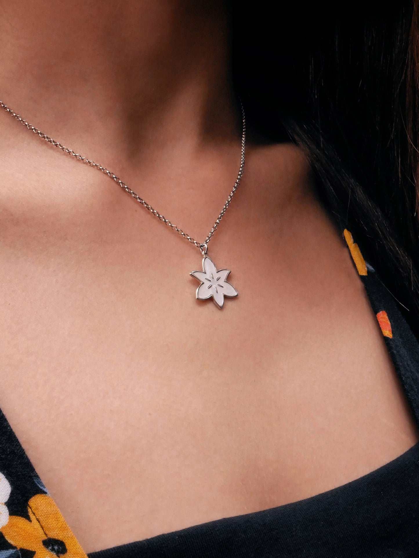 Collana in argento 925 con madreperla a fiore