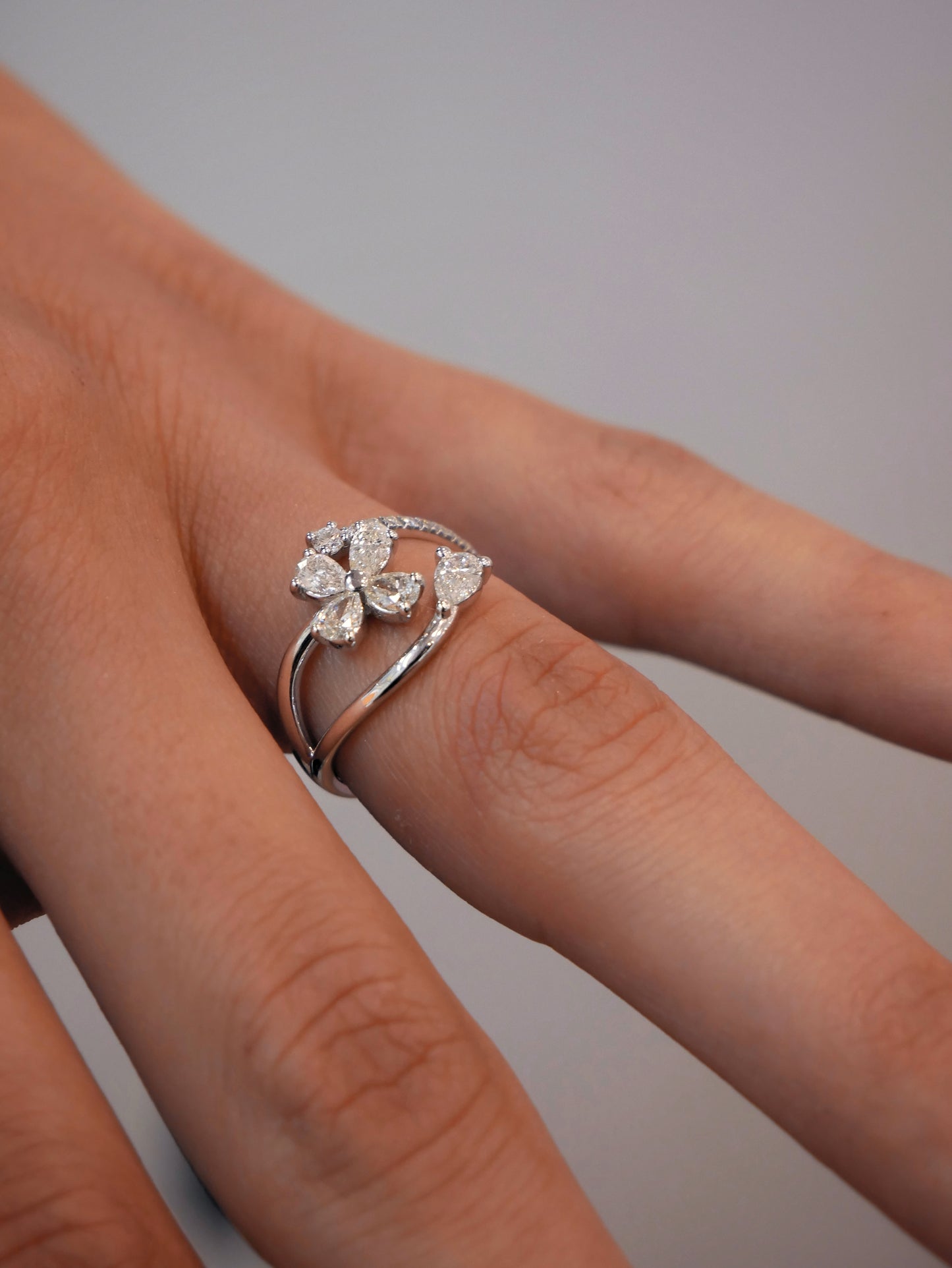 Anello fantasia con diamanti