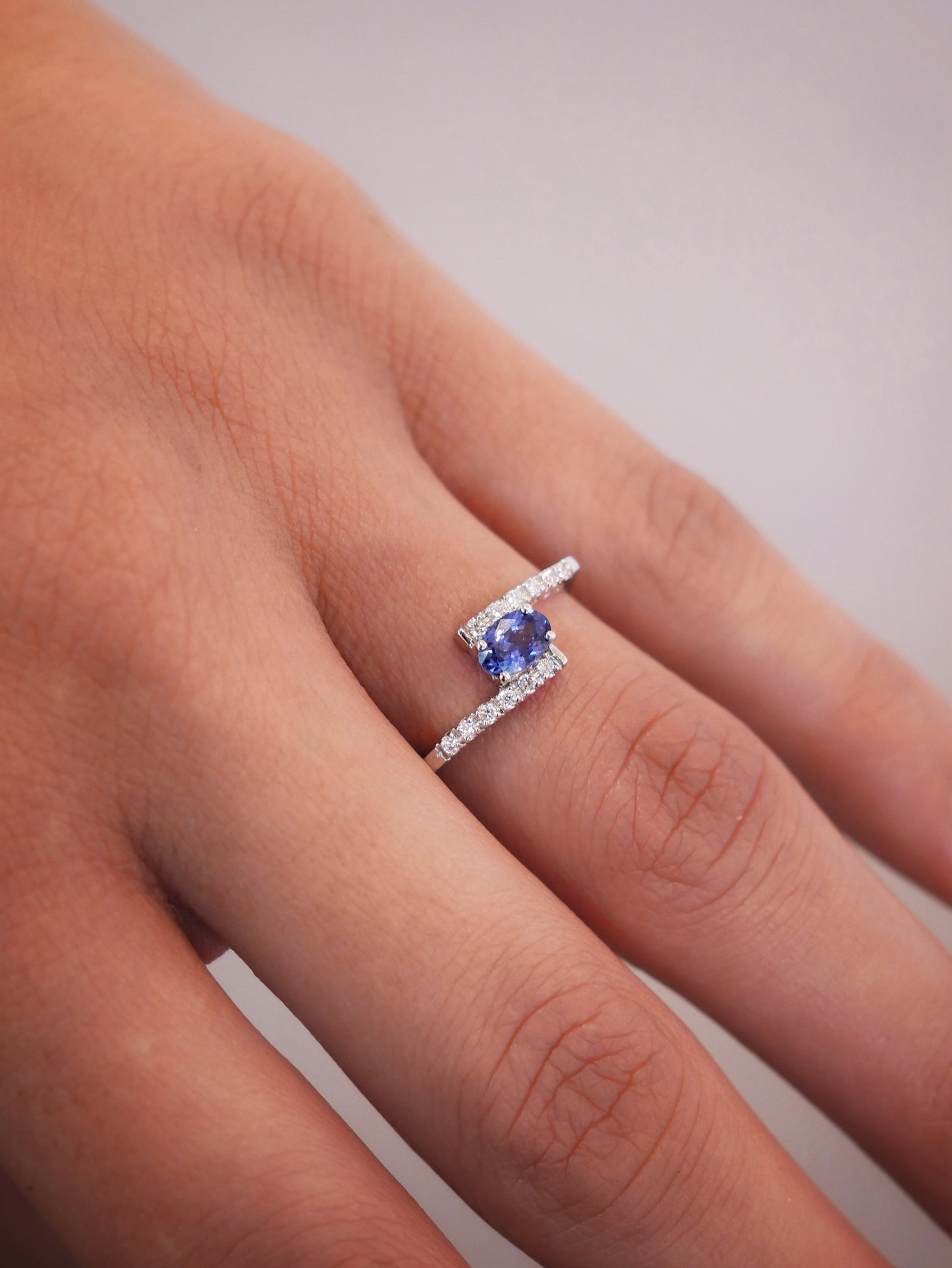 Anello con Tanzanite e diamanti