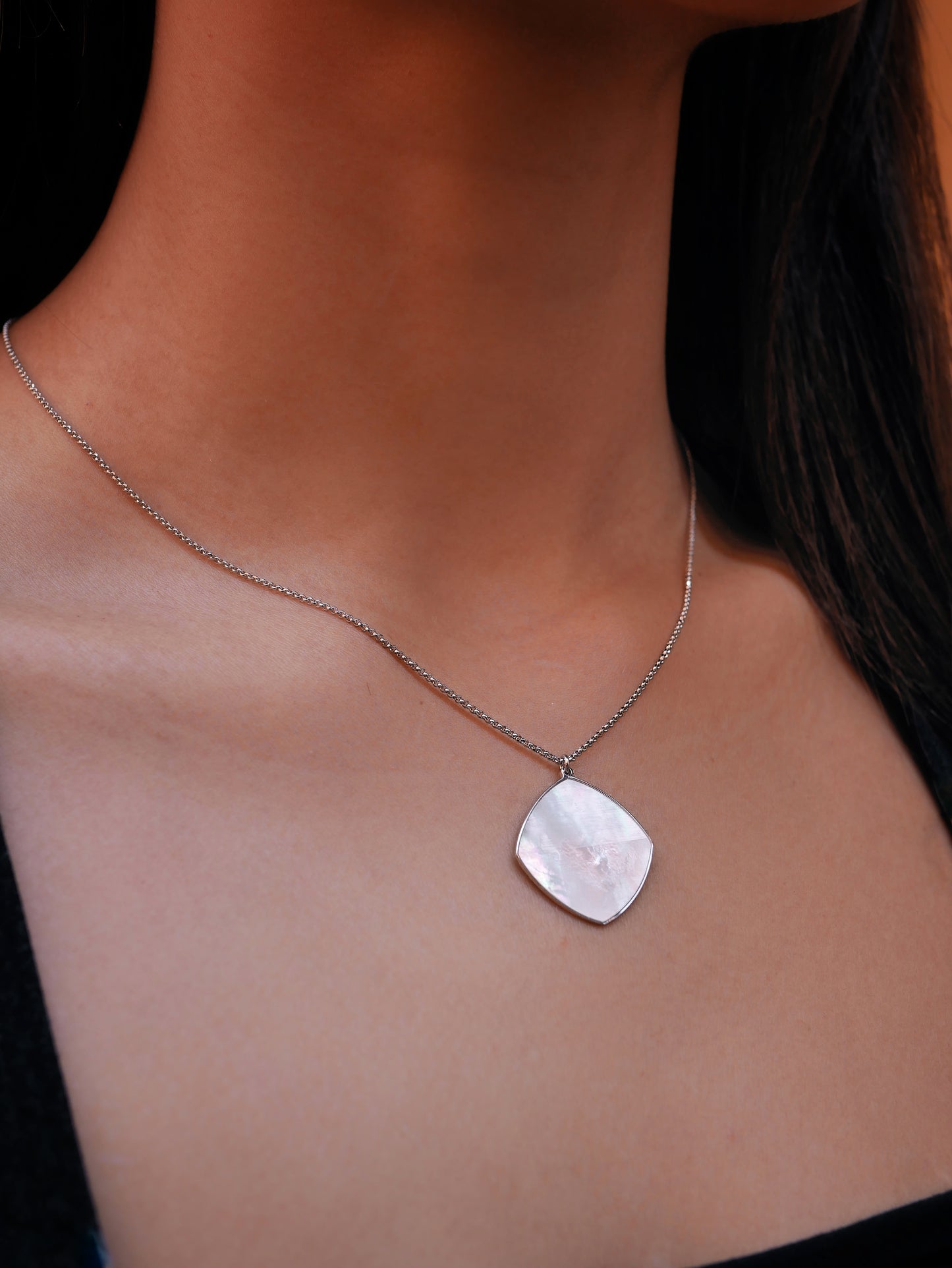 Collana in argento con madreperla
