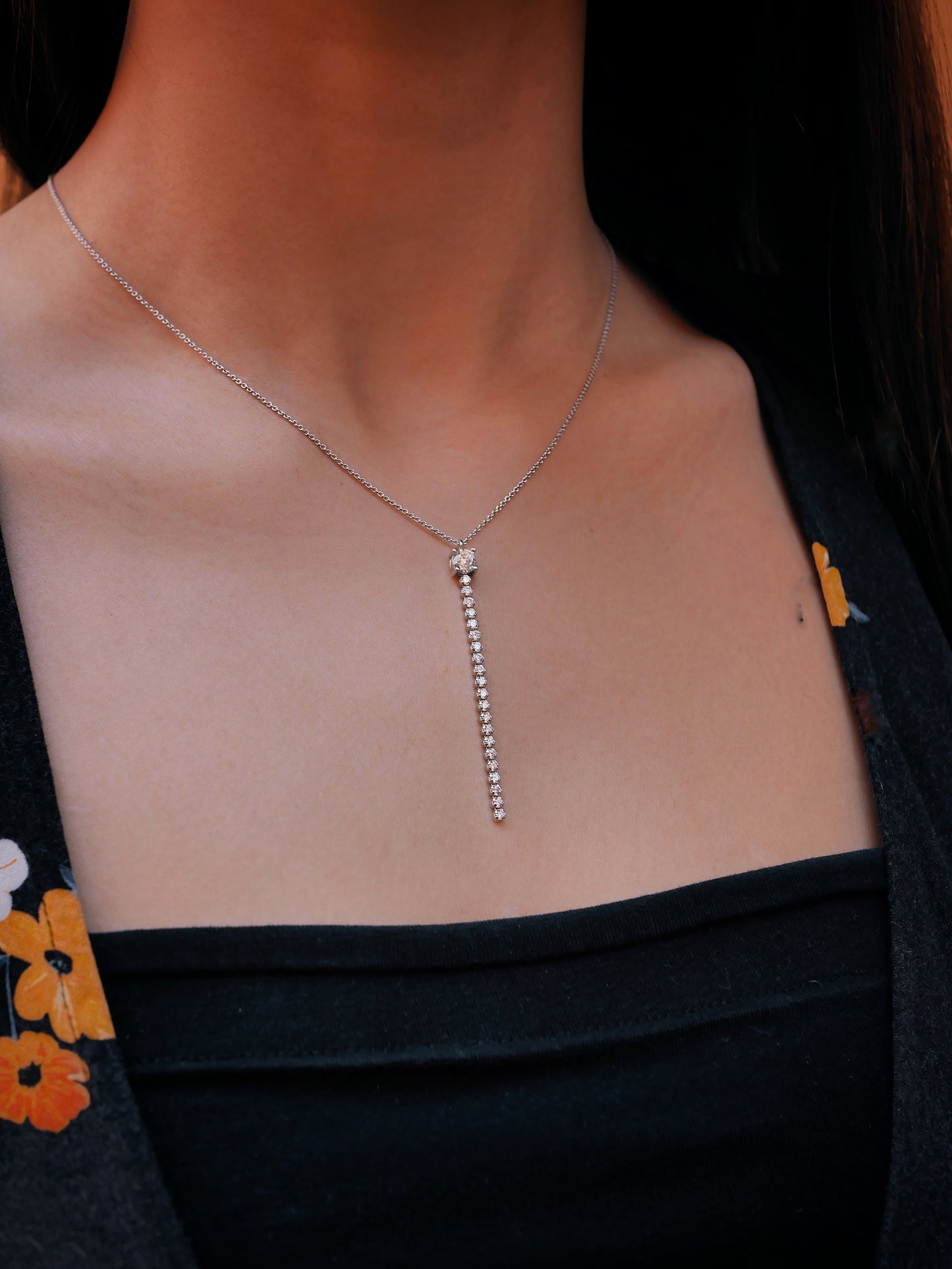 Collana in argento con pendente di zirconi