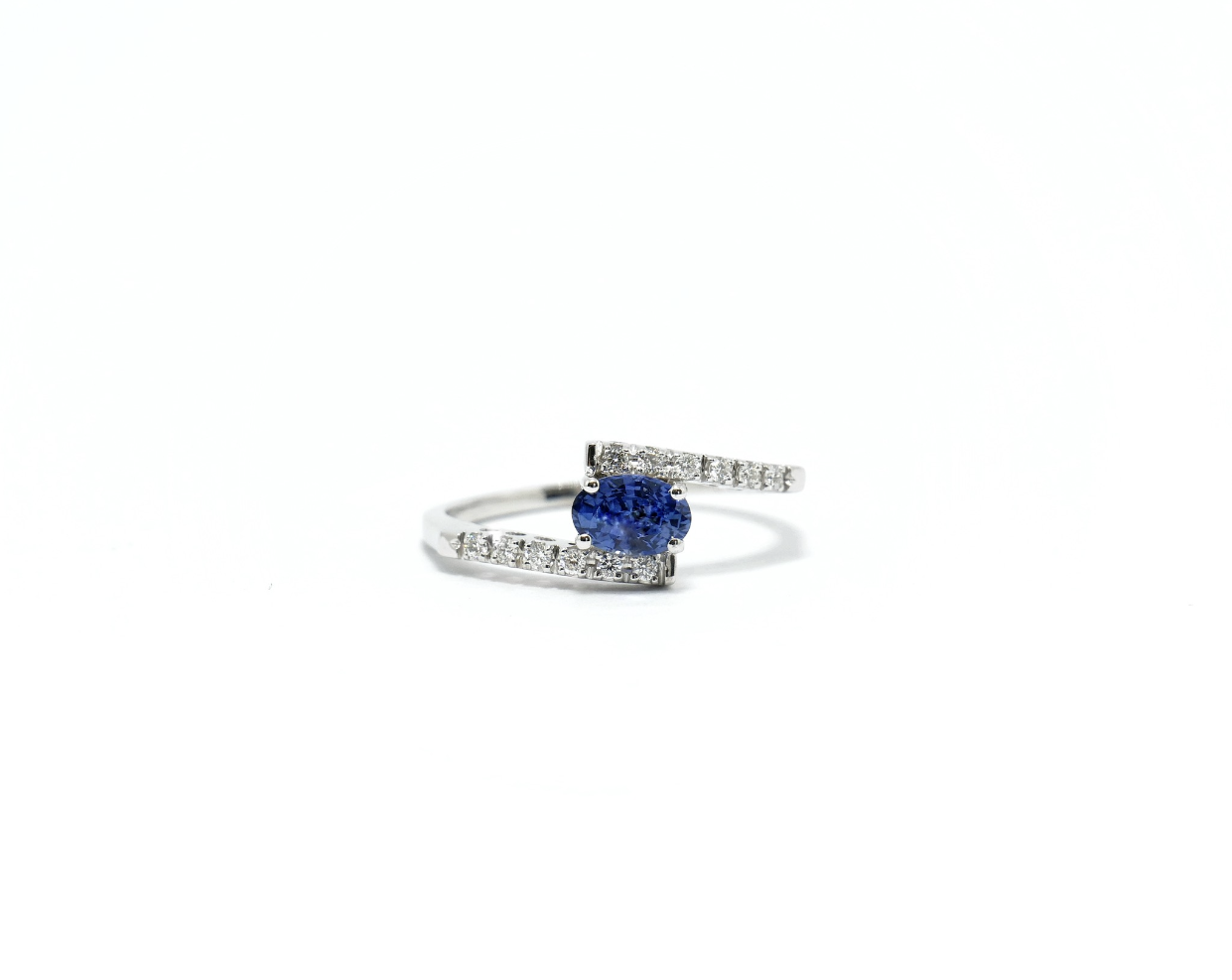 Anello con Tanzanite e diamanti