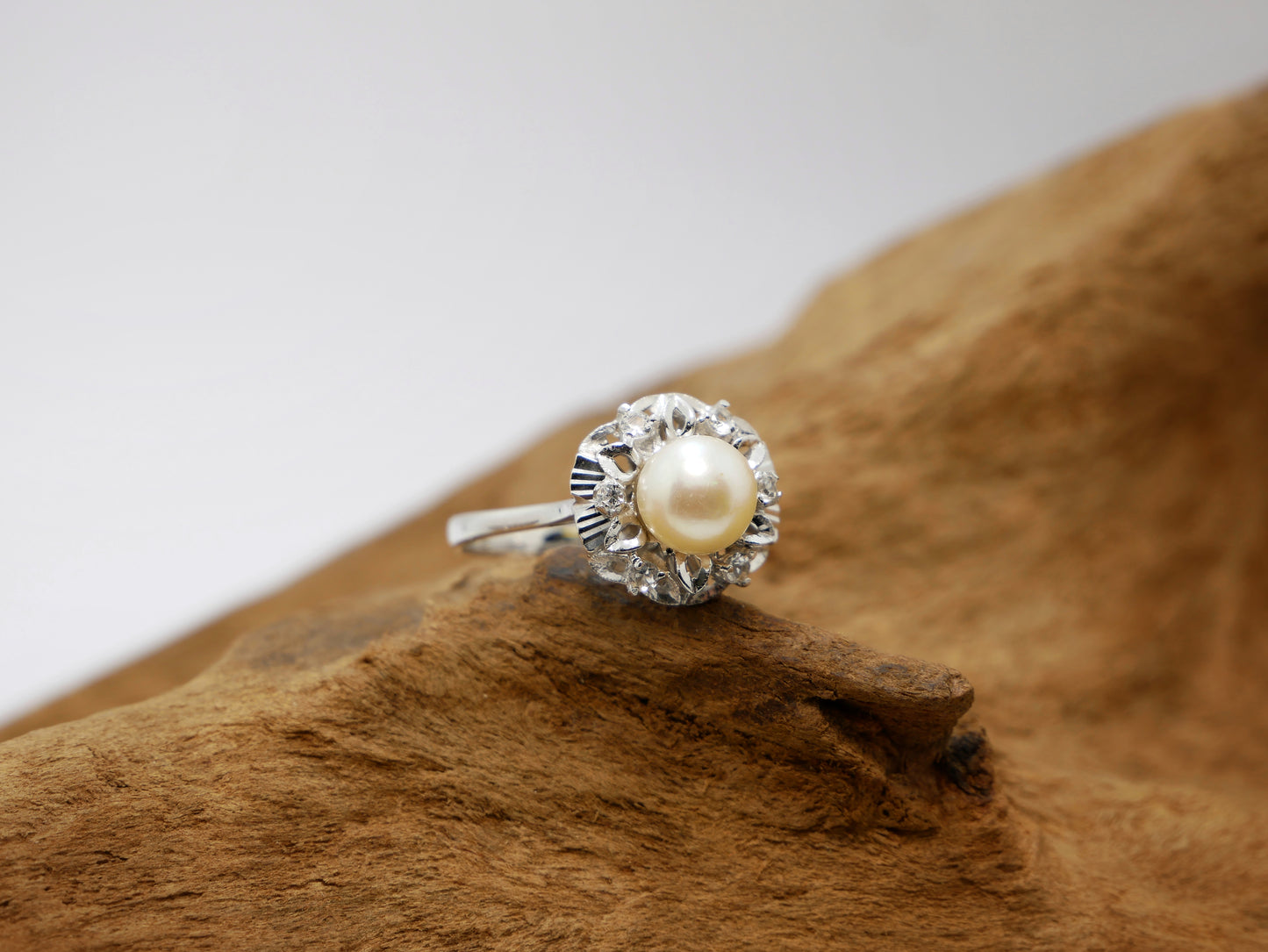 Anello Vintage perla e oro bianco
