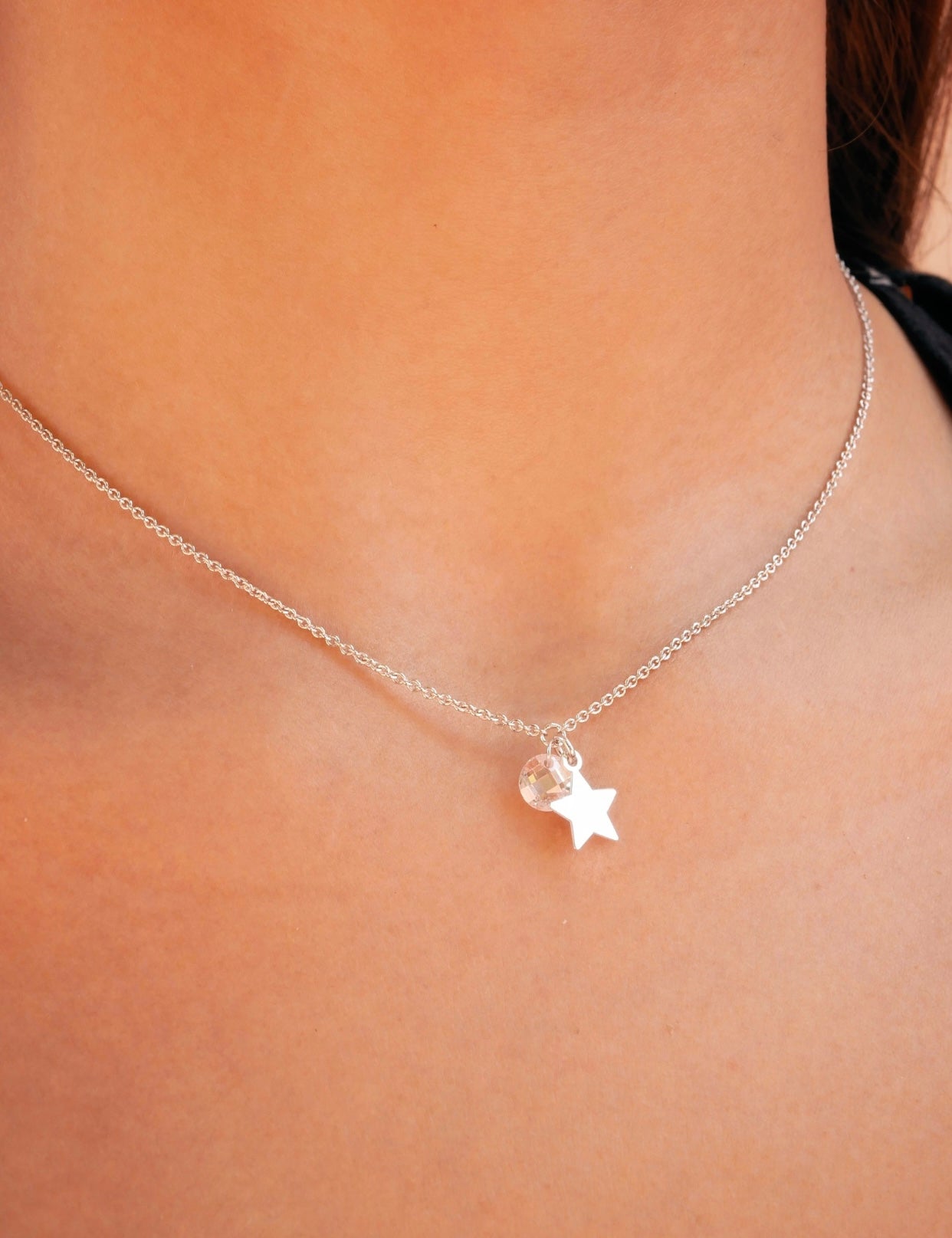 Collana in argento con stella e zirocne brillante