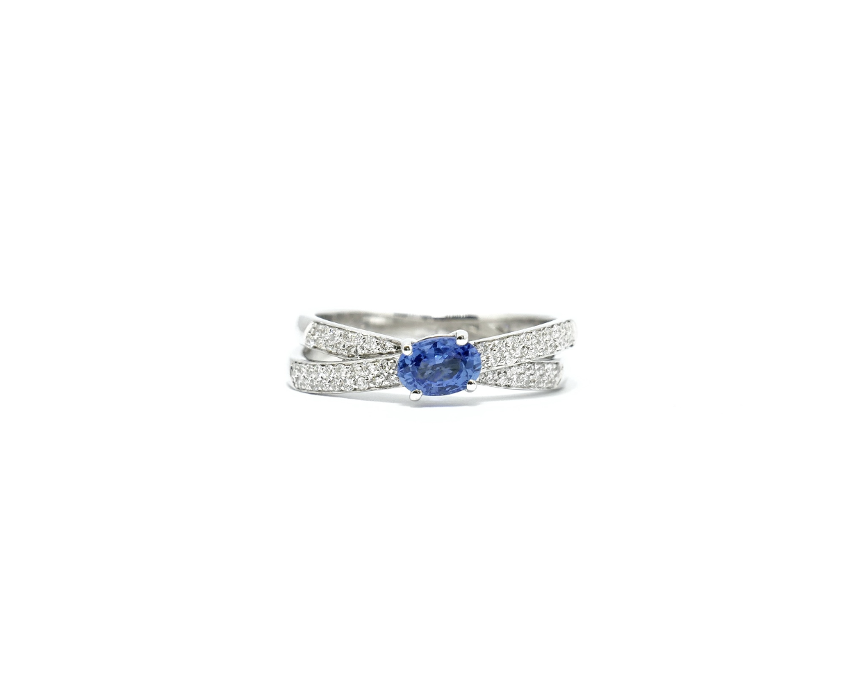 Anello con zaffiro e brillanti