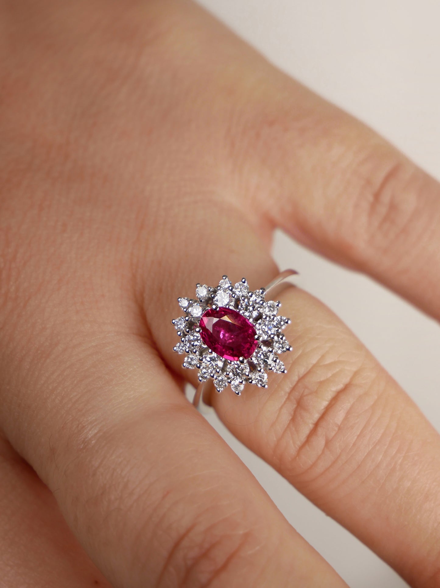 Anello Margherita con Rubino e Diamanti