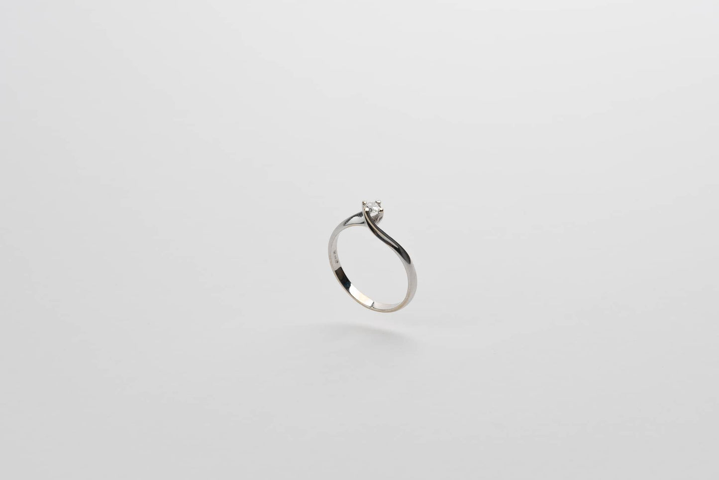 Anello solitario valentino