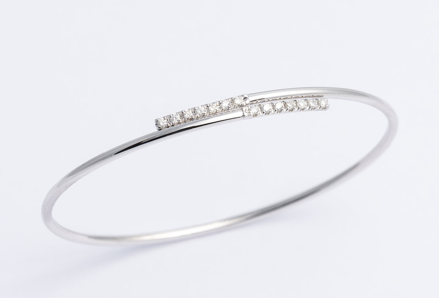 Bracciale semi rigido con Diamanti taglio Brillante