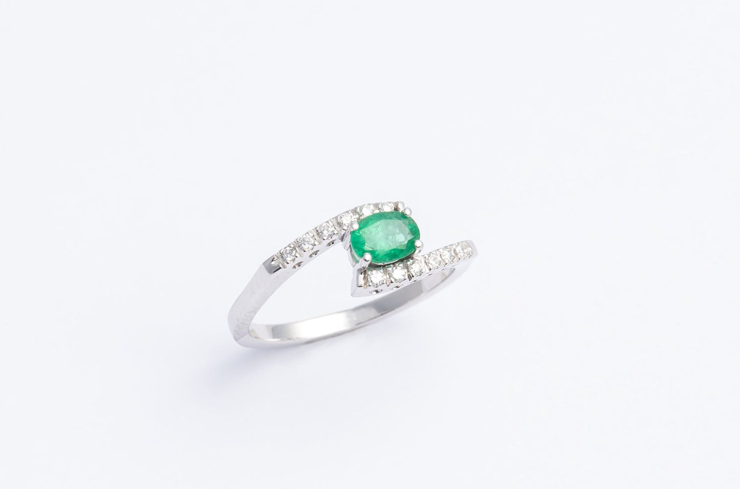 Anello con smeraldo e diamanti