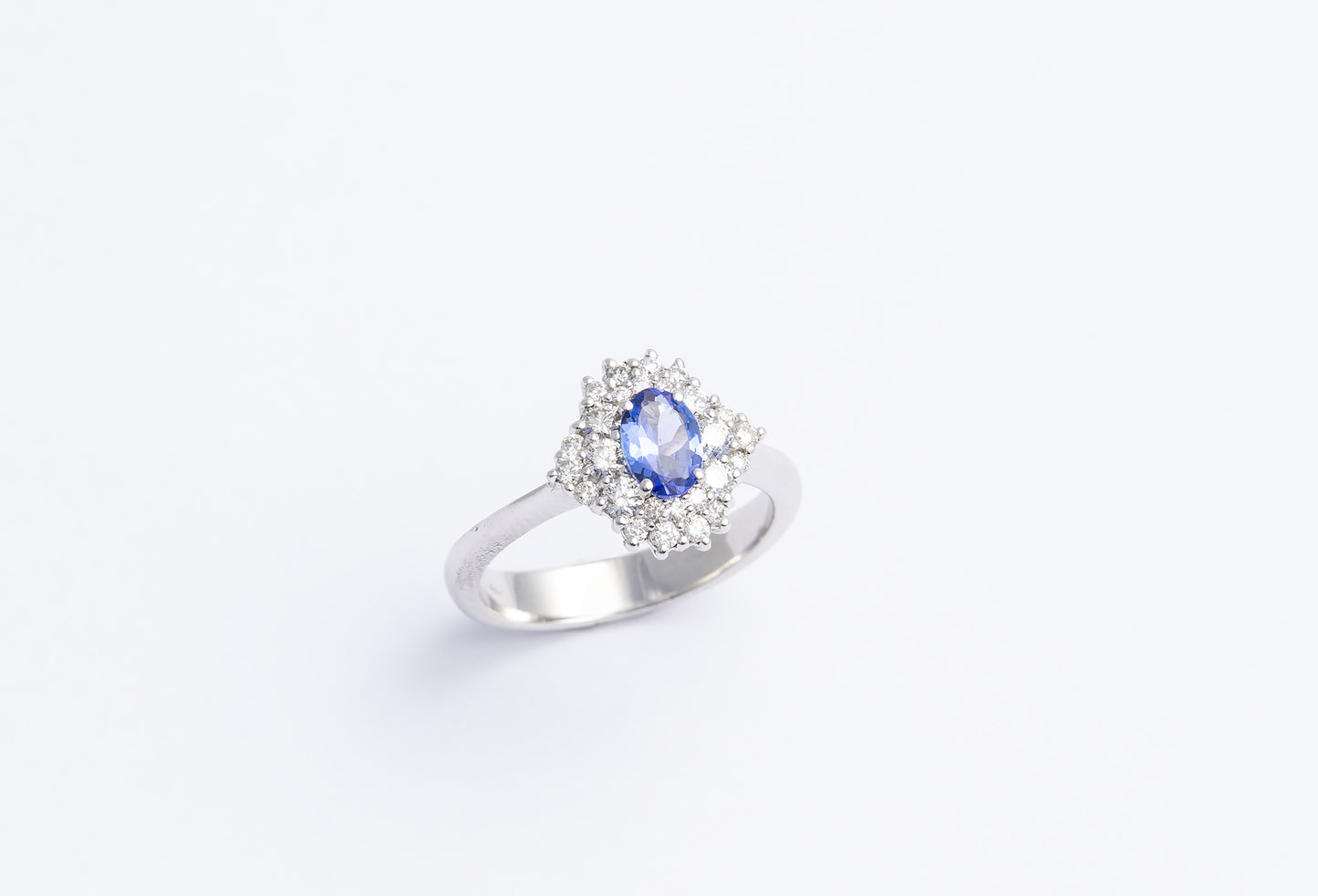 Anello con Tanzanite e Diamanti