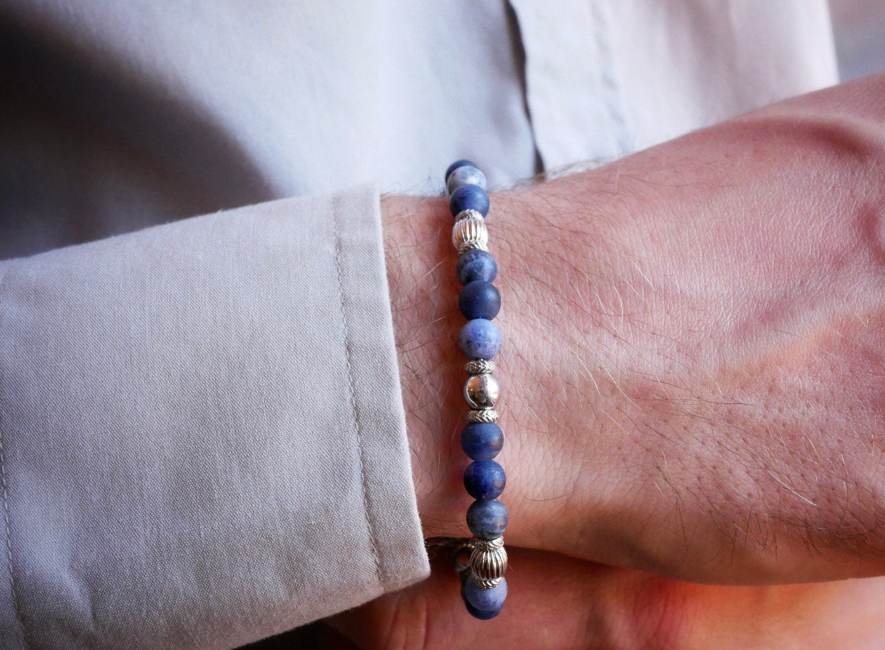 Bracciale uomo con sfere di sodalite blu