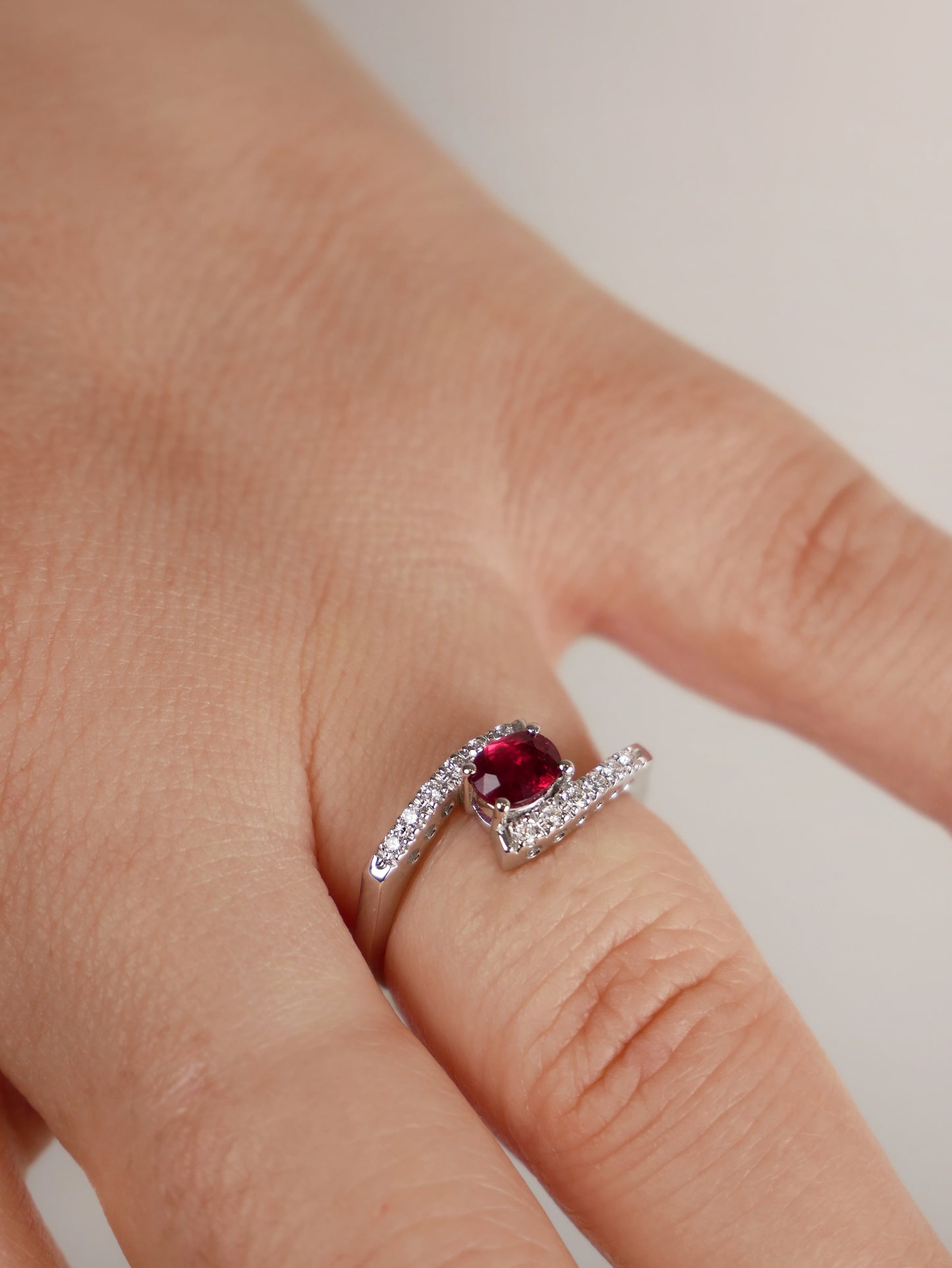 Anello Con Rubino e Diamanti