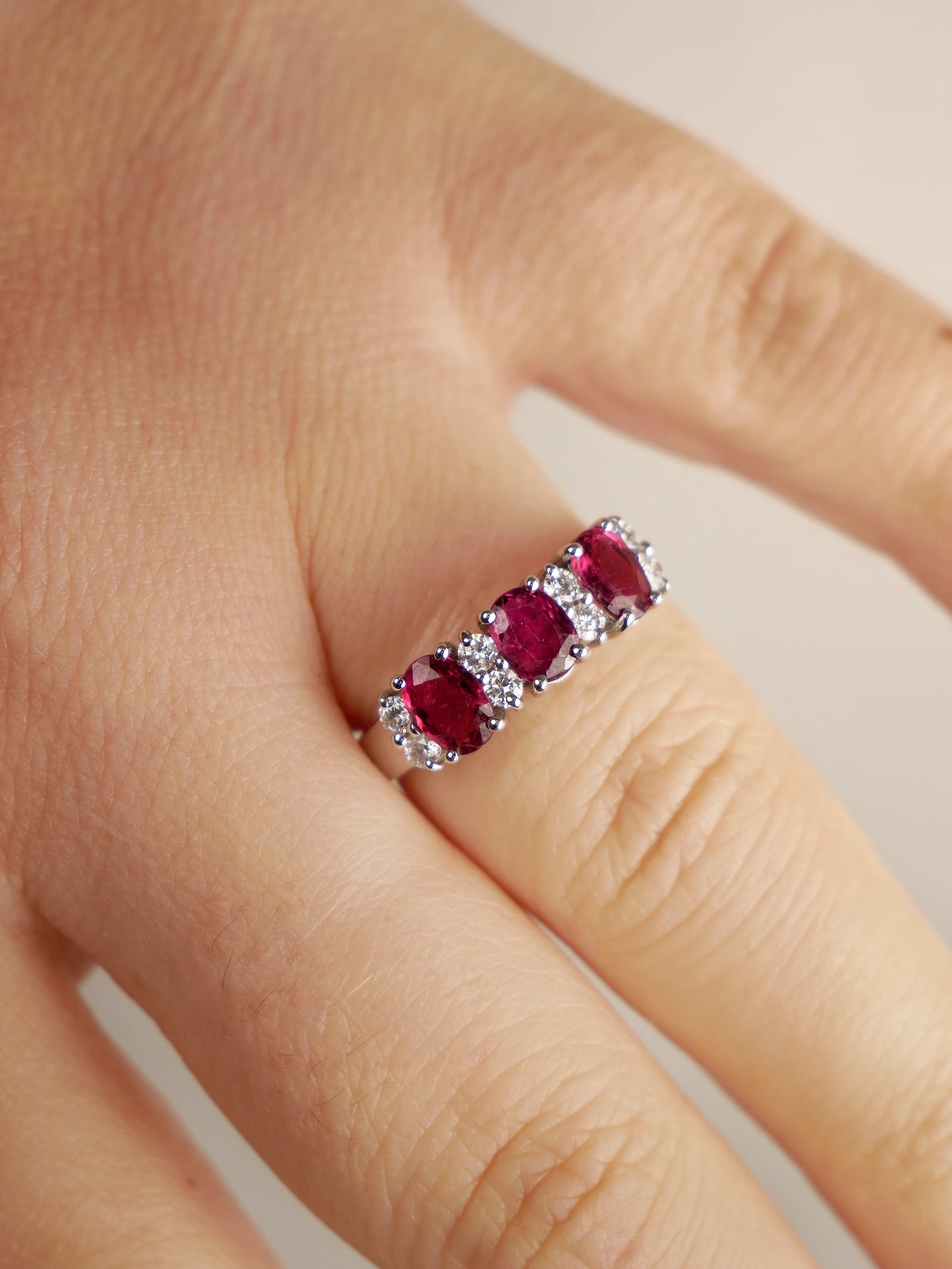 Anello trilogy rubini