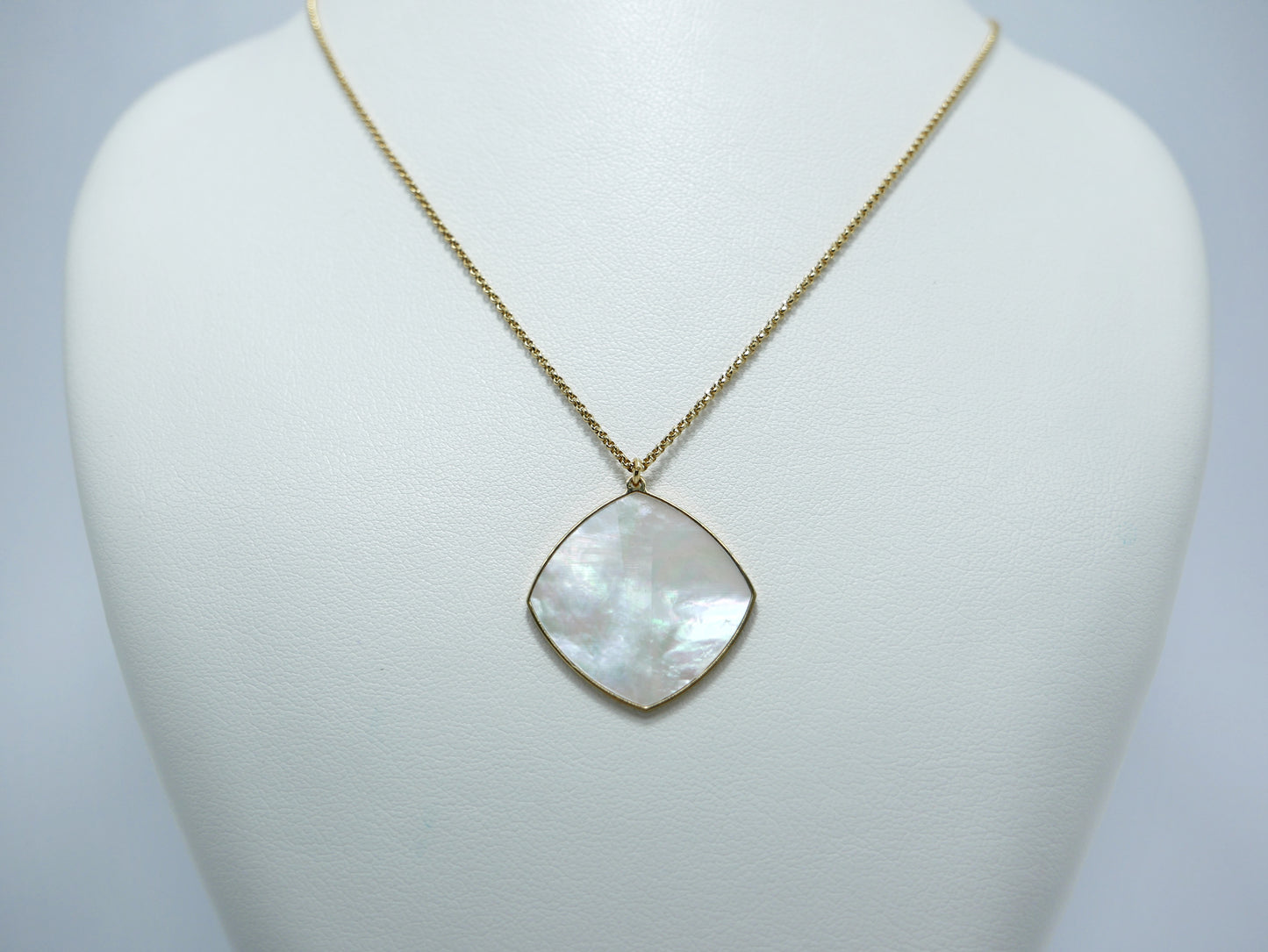 Collana in argento con madreperla