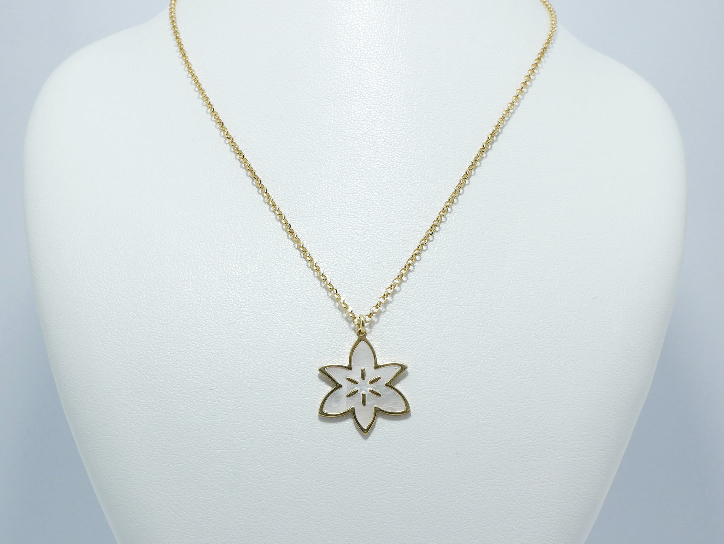 Collana in argento 925 con madreperla a fiore