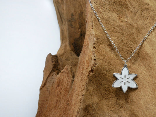 Collana in argento 925 con madreperla a fiore