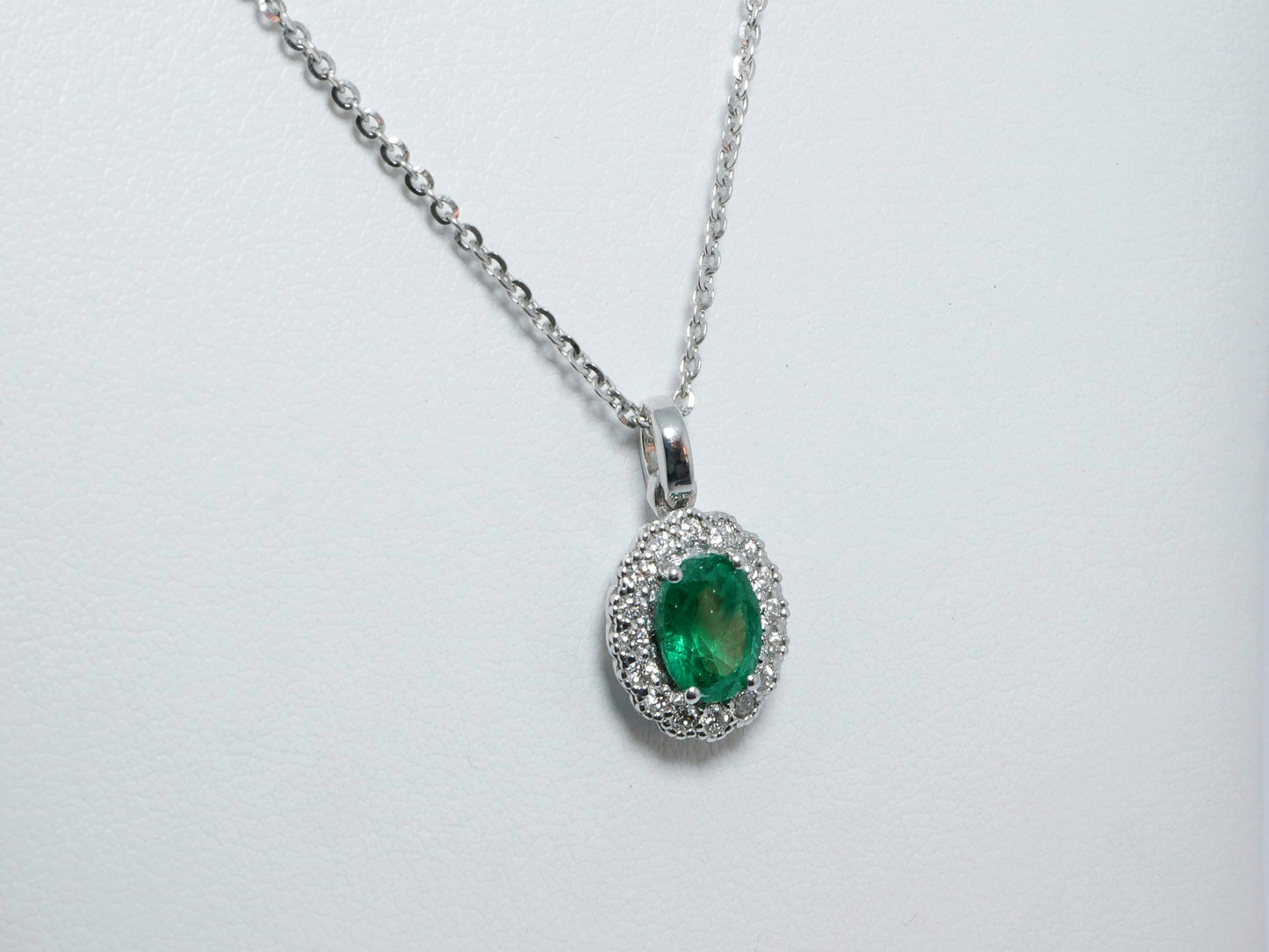 Girocollo con smeraldo e diamanti