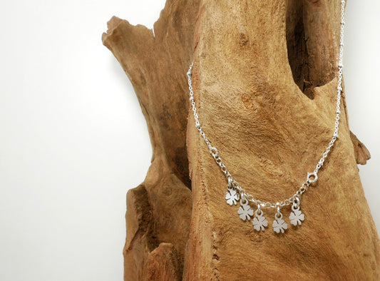 Collana in argento con quadrigli e perle