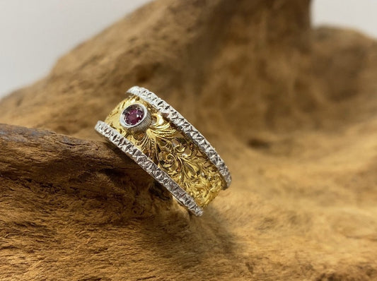 Anello Vintage a Fascia con Rubino